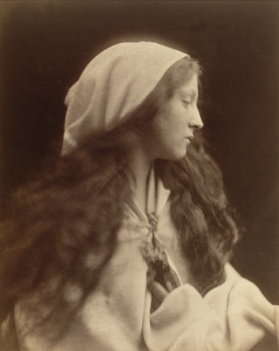 Studie eines jungen Mädchens in Bauernkleidung, ca. 1869 von Julia Margaret Cameron